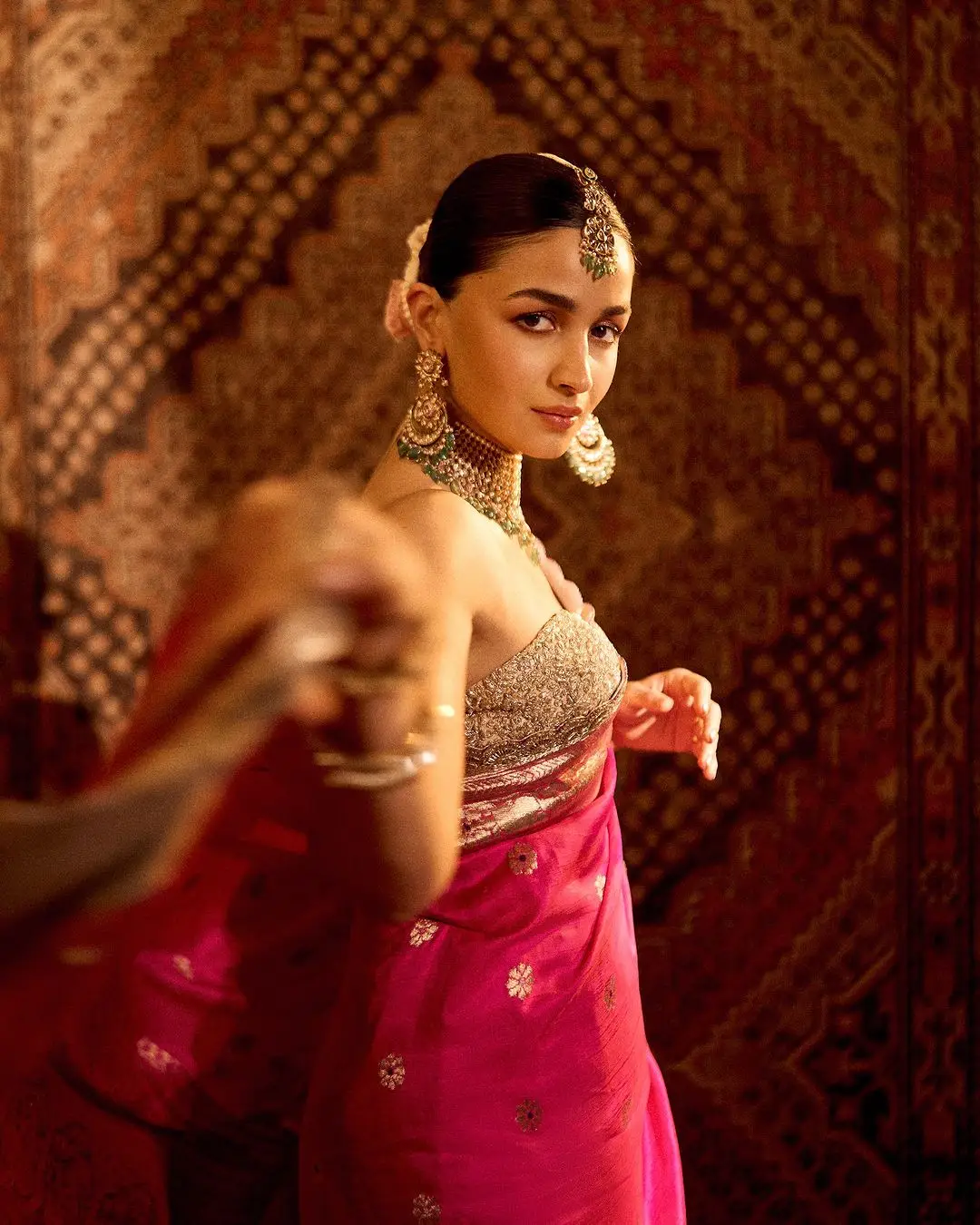 Alia Bhatt Wearing Beautiful Earrings Jewellery Pink Saree